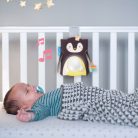 Taf Toys zenélő éjszakai fény hangérzékelővel Prince pingvin 12275