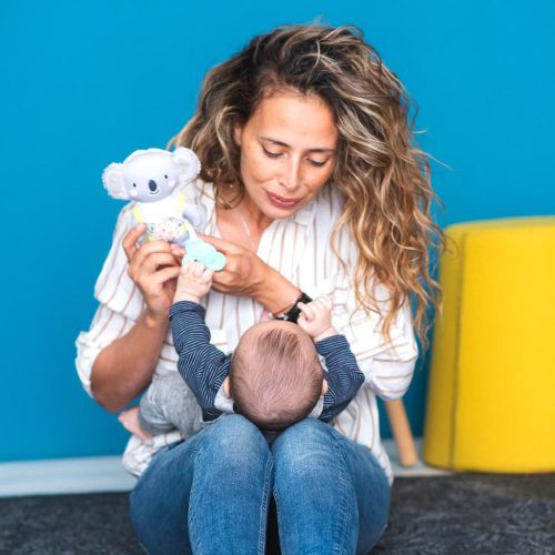 Taf Toys csörgő Kimmy, a koala rágókával 12405