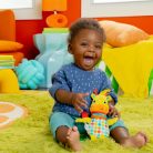 BRIGHT STARTS Játék dallamokkal C-karikán Pull, Play & Boogie™ zsiráf 0hó+
