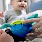 BABY EINSTEIN Zenélő interaktív játék teknős Neptune's Cuddly Composer™ 6hó+