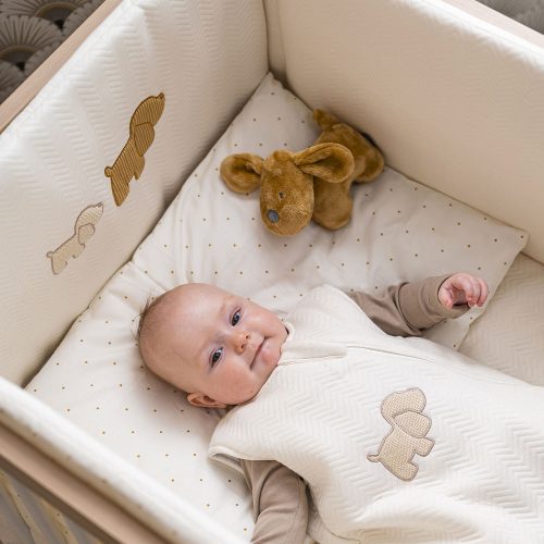 Nattou csörgő flanel Charlie, a kutya karamell