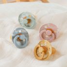 BIBS játszócumi – Tie Dye natúr kaucsuk 0-6 hó zsálya és krémfehér 2 db