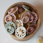 BIBS játszócumi – Boheme natúr kaucsuk 6-18 hó cseresznyevirág és hamvas lila 2 db