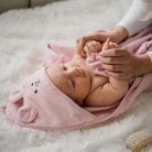 BabyOno fürdőlepedő kapucnis bambusz 100x100cm egérfülekkel rózsaszín 1553/01