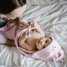 BabyOno fürdőlepedő kapucnis bambusz 100x100cm egérfülekkel rózsaszín 1553/01