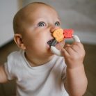 BabyOno csörgő és rágóka karika 1595