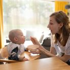 BabyOno tányér - tapadó aljú, fedeles, kanállal krém/rózsaszín 1063/06