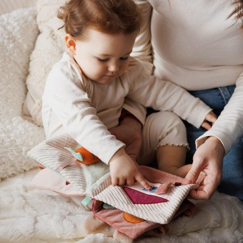 BabyOno játékkönyv Karolina nyuszi puha 1684