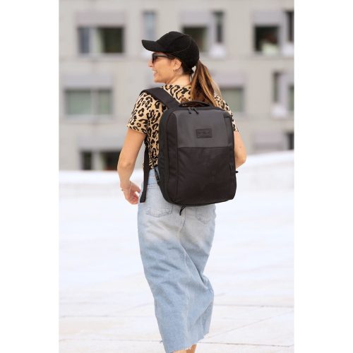 MiniMeis pelenkázó hátizsák és babarögzítő hám étkezőszékhez Hero G5 Black