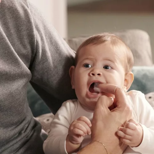 Inyzselé fogzás gél Szett 30 ml ujjfogkefével és tartótokkal