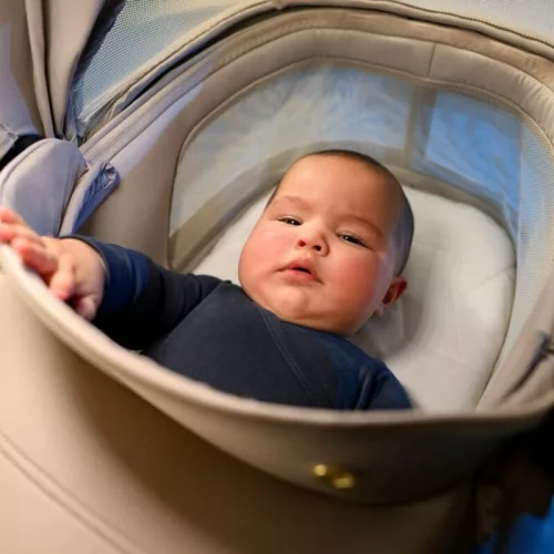 Fame Cabin Cot mózes anti-reflux fejtámla, biopamut lélegző matrac